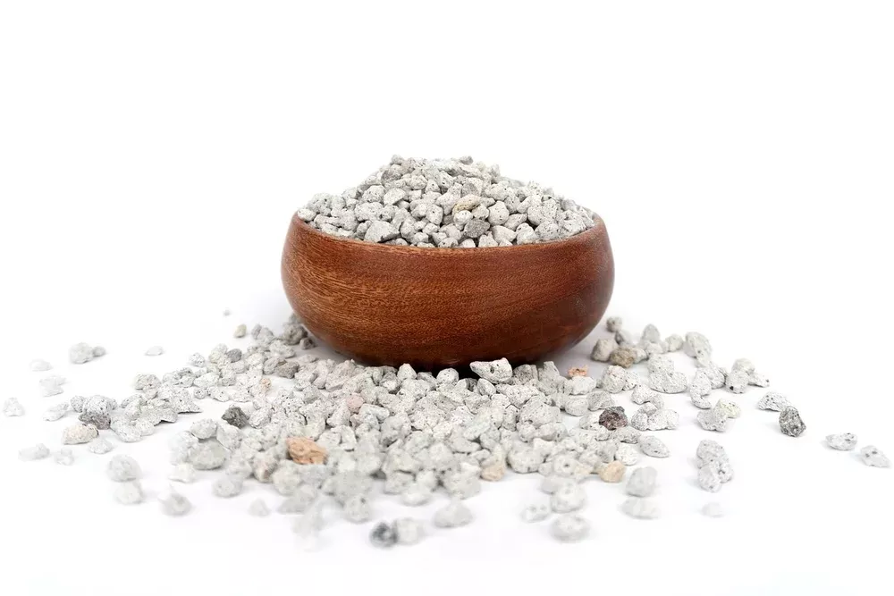 3/16" BLEND - 2 GALLON BAG GARDEN PUMICE
